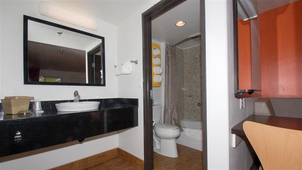 Hawthorn Suites Victorville Room photo